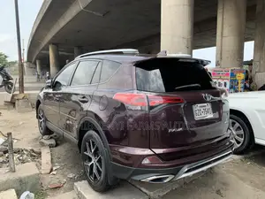 Toyota RAV4 SE AWD (2.5L 4cyl 6A) 2016