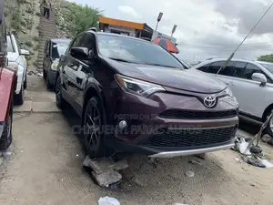 Toyota RAV4 SE AWD (2.5L 4cyl 6A) 2016