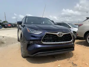 Toyota Highlander XLE 2021 Blue