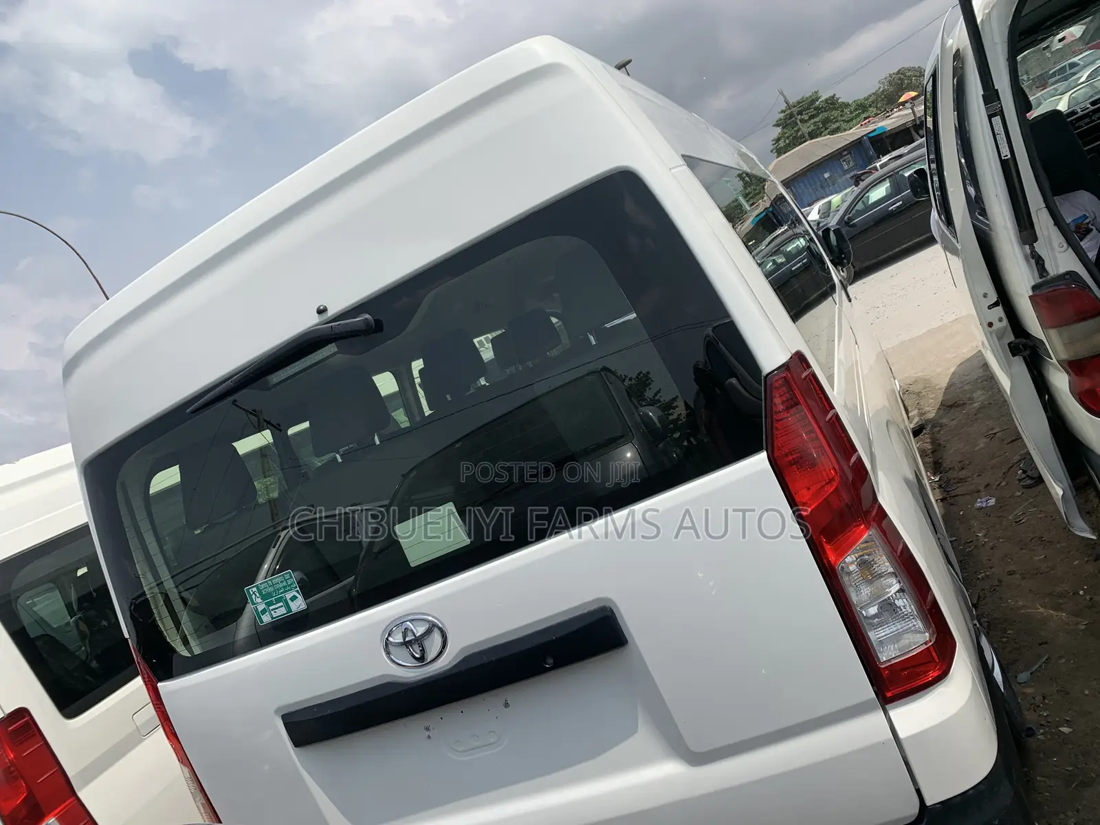Toyota HiAce 2021 White