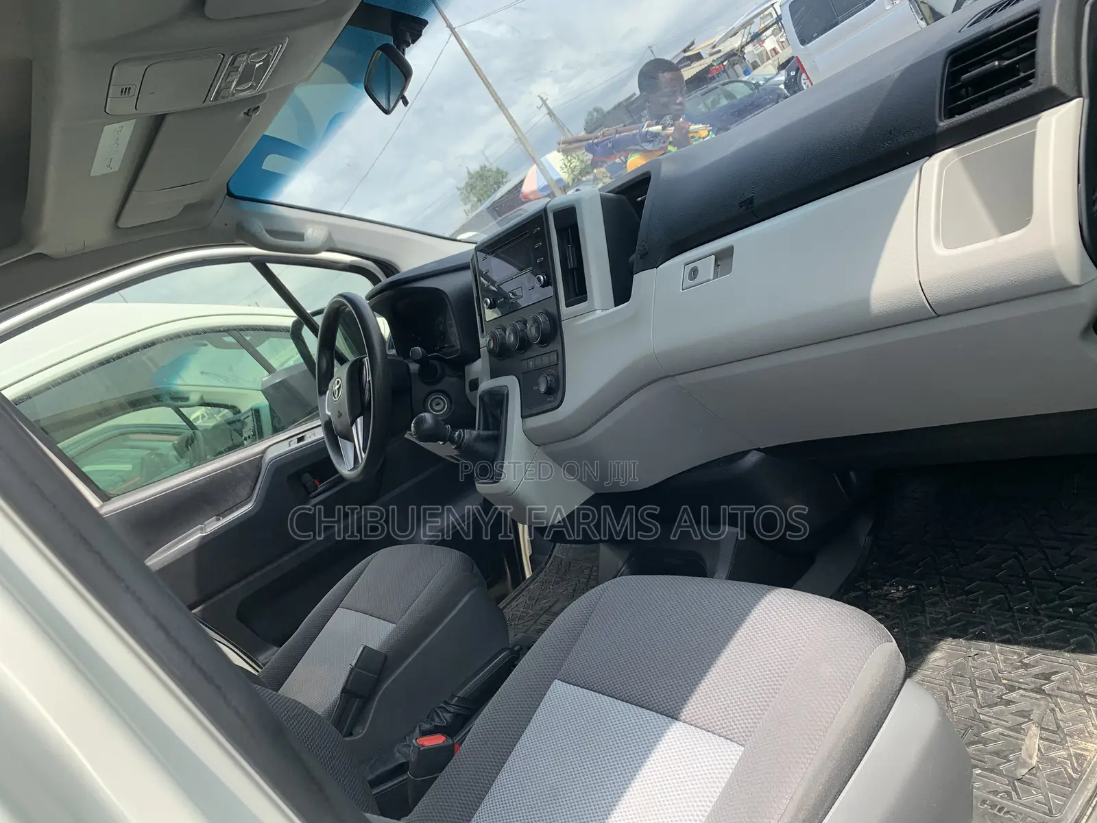 Toyota HiAce 2021 White