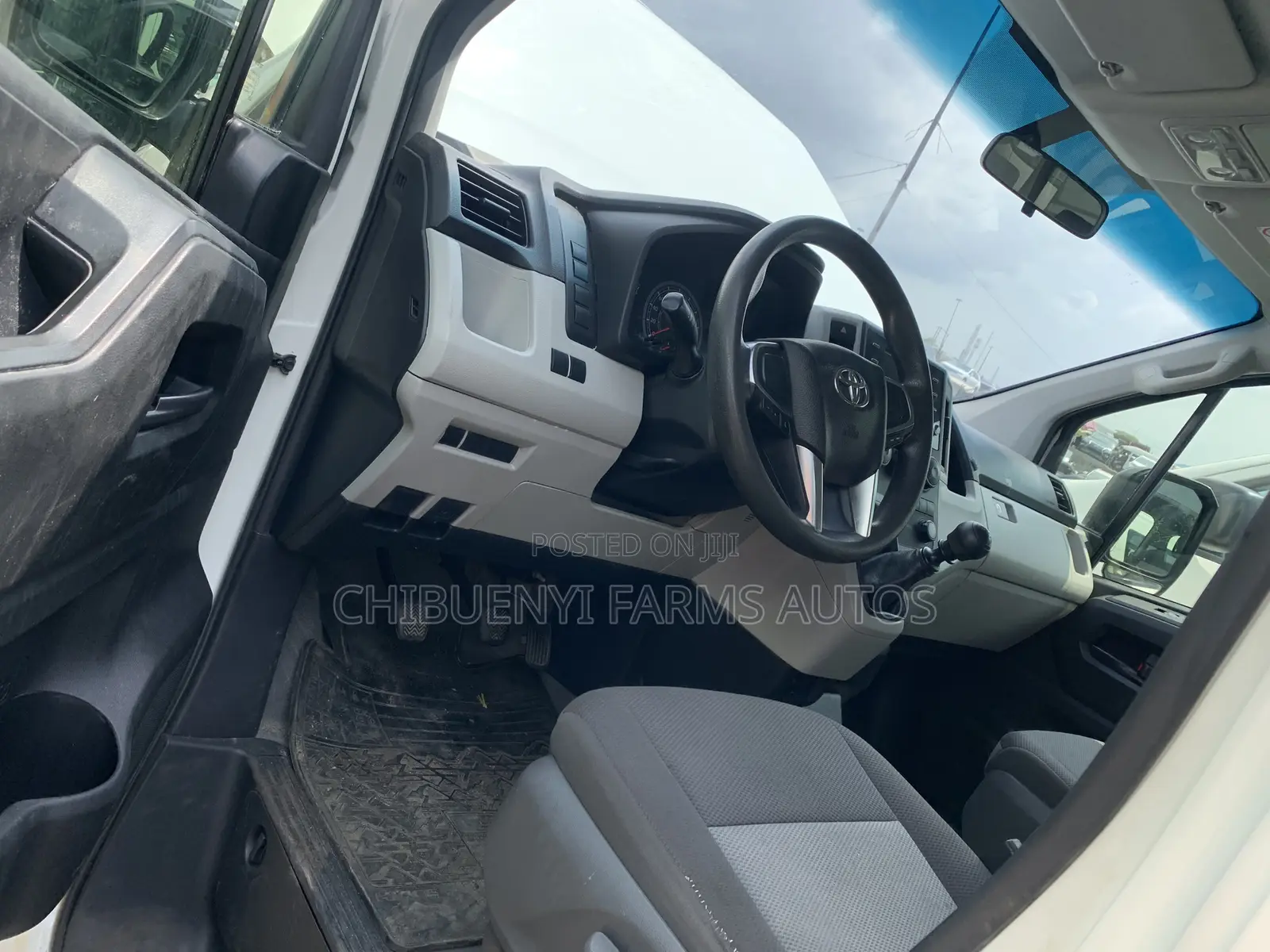 Toyota HiAce 2021 White