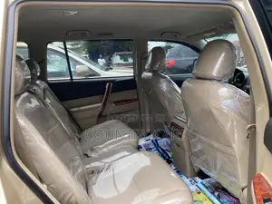 Toyota Highlander Limited 2010 Gold