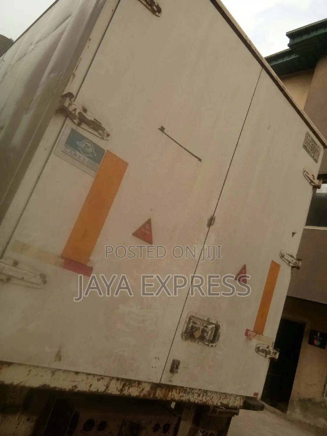 7.5tons Truck Readily Available for Your Easy Movement