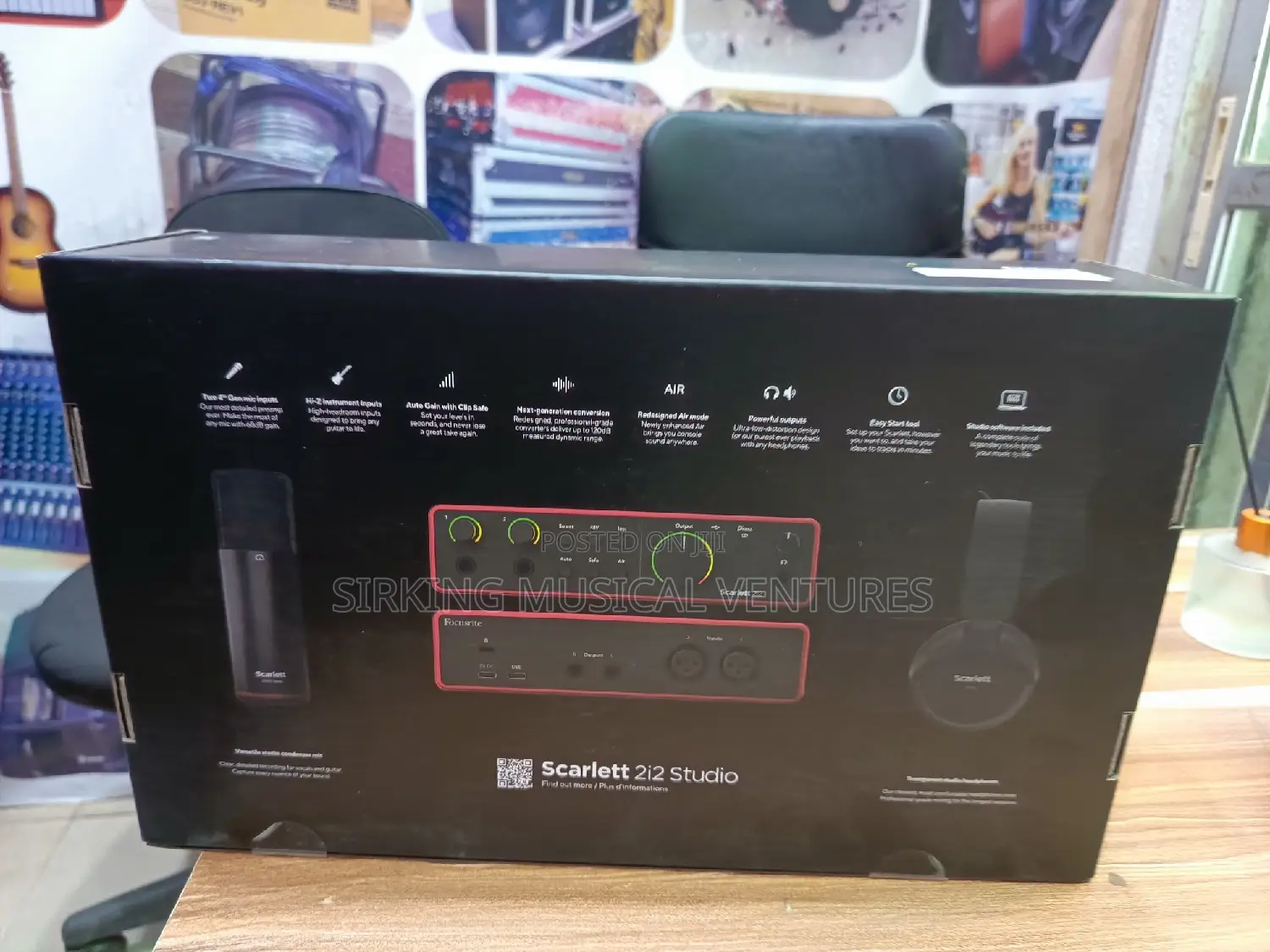 Focusrite 4th Gen Scarlet 2i2 Studio Bundle