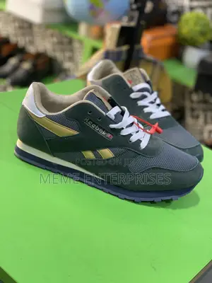 Reebok Sneakers