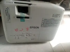 Epson Projector 3300 Lumens With Hdmi, Usb and Vga Ports