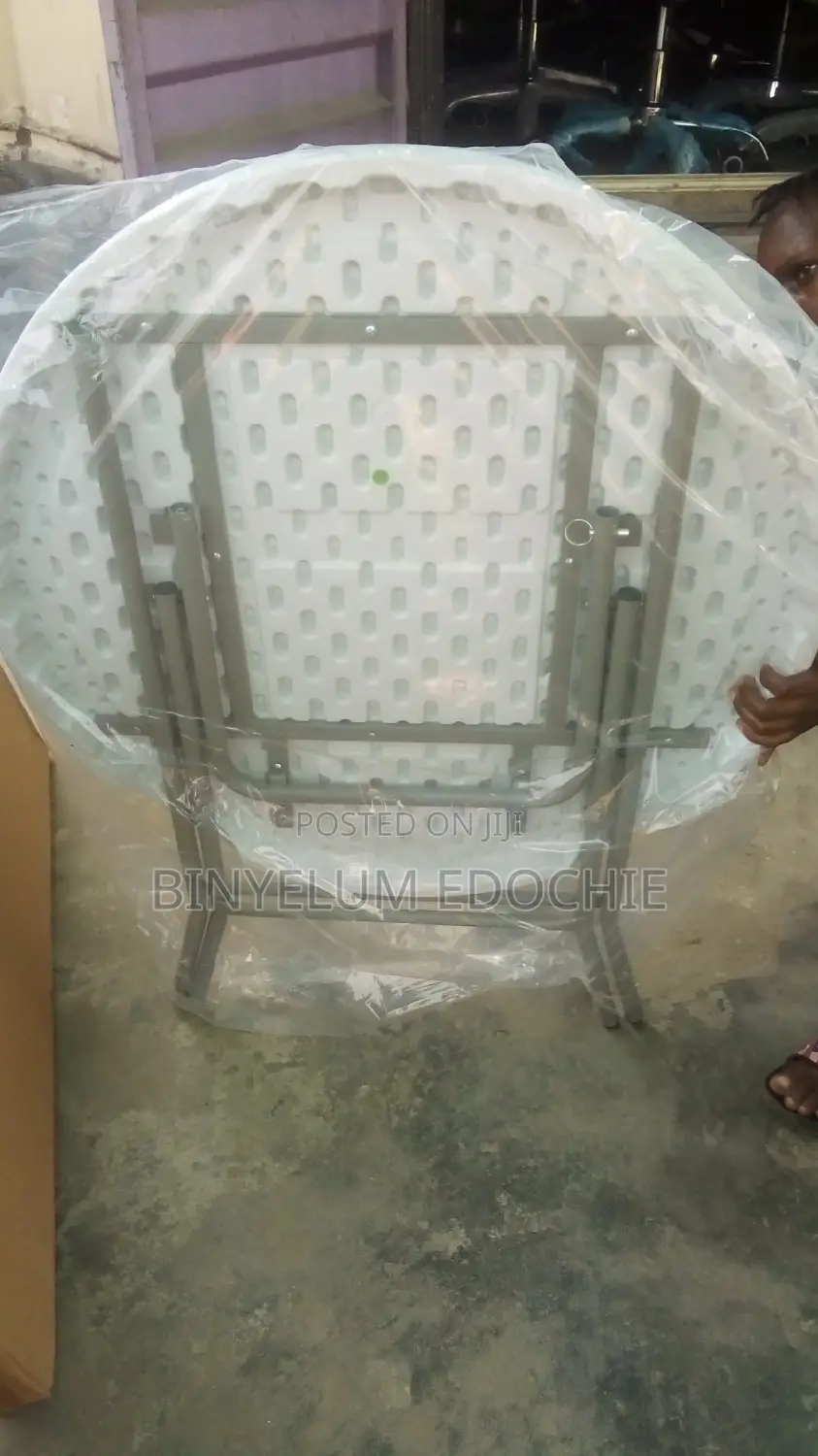 Quality Plastic Table With Metal Legs