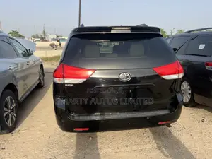 Toyota Sienna 2014 Black