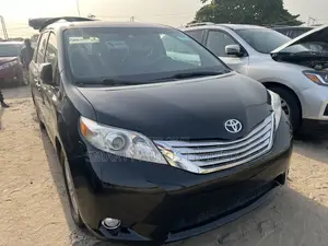 Toyota Sienna 2014 Black