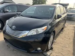 Toyota Sienna 2014 Black