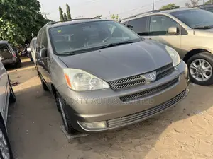 Toyota Sienna 2005 Gray