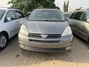 Toyota Sienna 2005 Gray