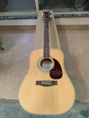 Quality Corona Pure Acoustic Guitar