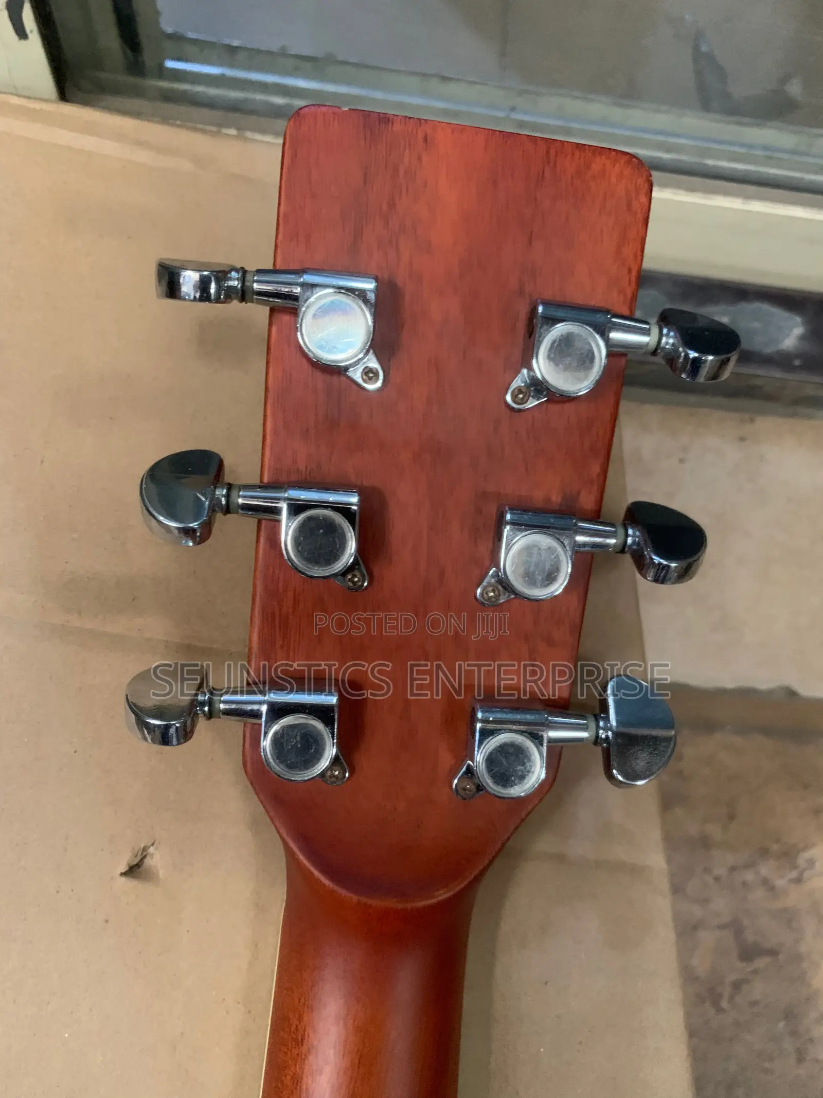 Quality Corona Pure Acoustic Guitar