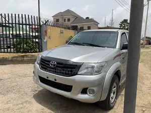 Toyota Hilux SR 4x4 2015 Silver