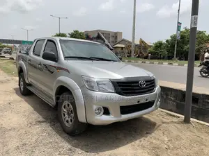 Toyota Hilux SR 4x4 2015 Silver