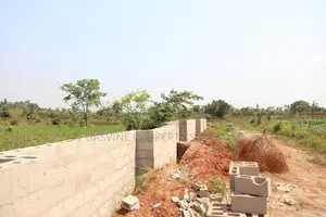 Full Plot at Villa Garden's