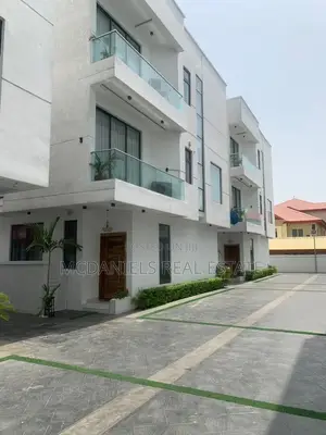 5bdrm Apartment in Lekki Phase 1 for sale