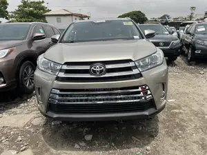 Toyota Highlander 2016 Gold