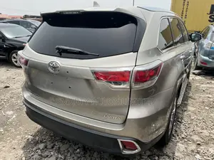 Toyota Highlander 2016 Gold