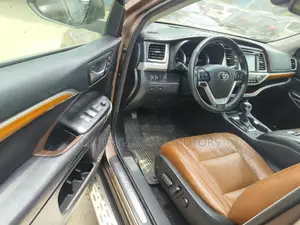 Toyota Highlander 2018 Brown