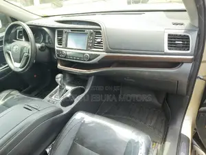 Toyota Highlander 2017 Gold
