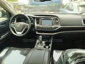 Toyota Highlander 2017 Gold