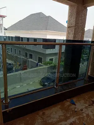 Dark 10mm Gary Glass Balcony Craft Handrails