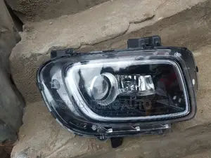 Headlight Hyundai Veneu 2015