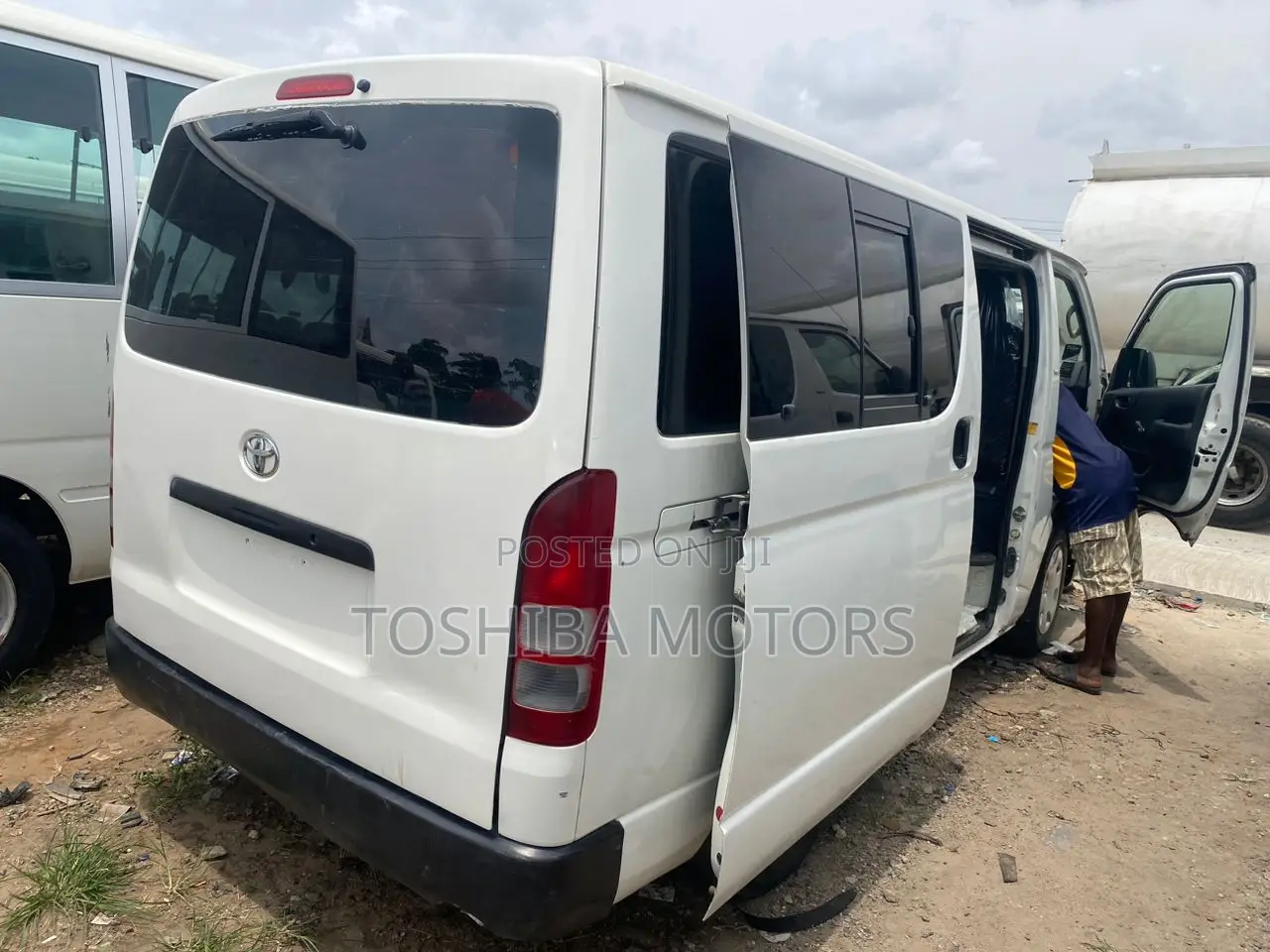 Toyota HiAce 2010 White