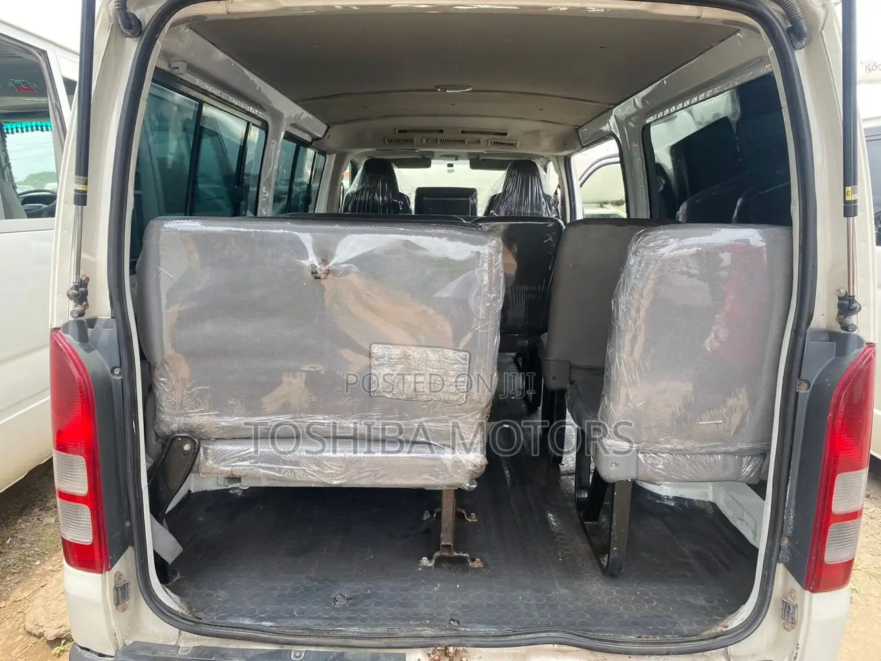 Toyota HiAce 2010 White