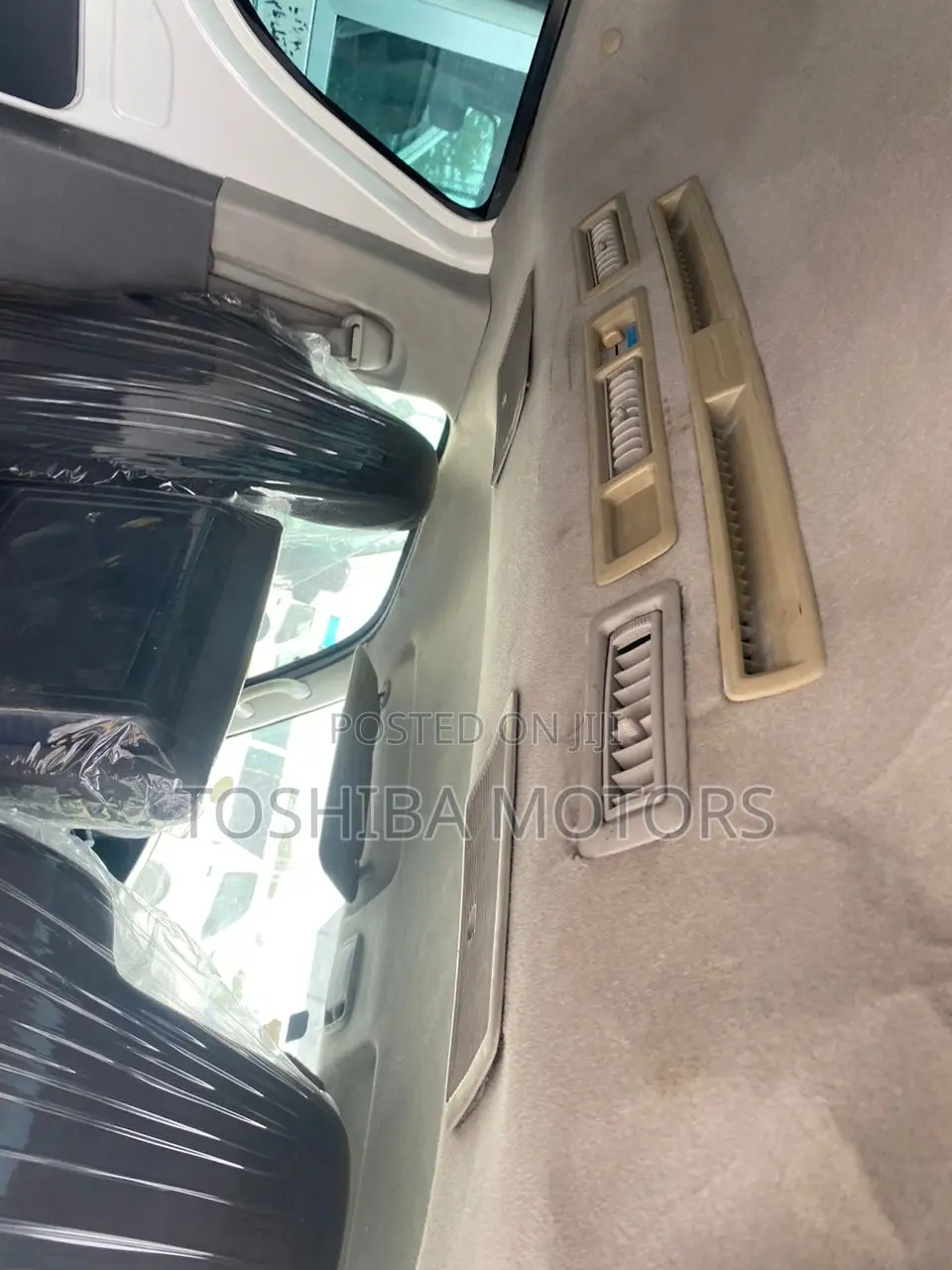 Toyota HiAce 2010 White