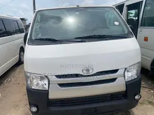 Toyota HiAce 2010 White