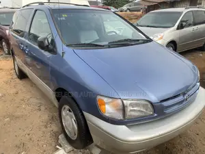 Toyota Sienna XLE 2001 Blue