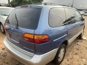 Toyota Sienna XLE 2001 Blue