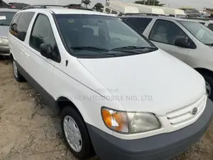 Toyota Sienna LE 2003 White