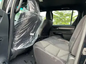 New Toyota Hilux 2023 Black