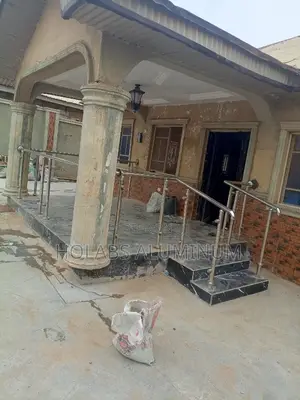 Hand Railing Frontside With Glass