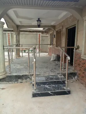 Hand Railing Frontside With Glass