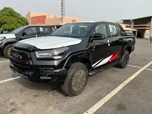New Toyota Hilux 2023 Black