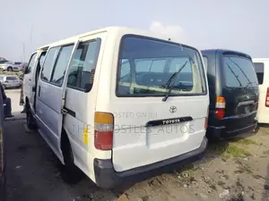 Toyota HiAce 2006 White