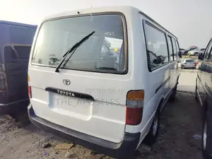 Toyota HiAce 2006 White
