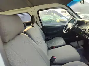 Toyota HiAce 2006 White