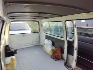 Toyota HiAce 2006 White