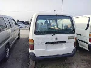 Toyota HiAce 2007 White