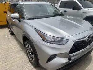 Toyota Highlander XLE 2021 Gray
