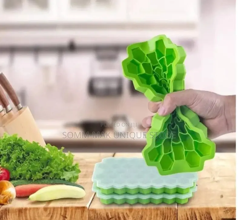 Honeycomb Reusable Silicone Ice Cube Mold With Lid Cover