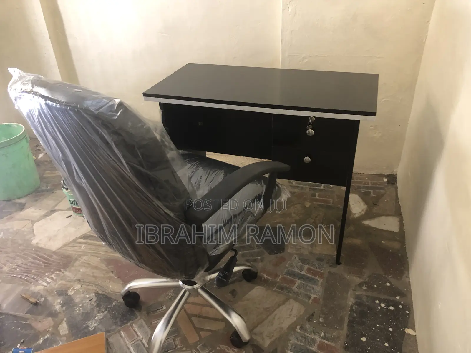 3ft Office Table With Rolling Chair