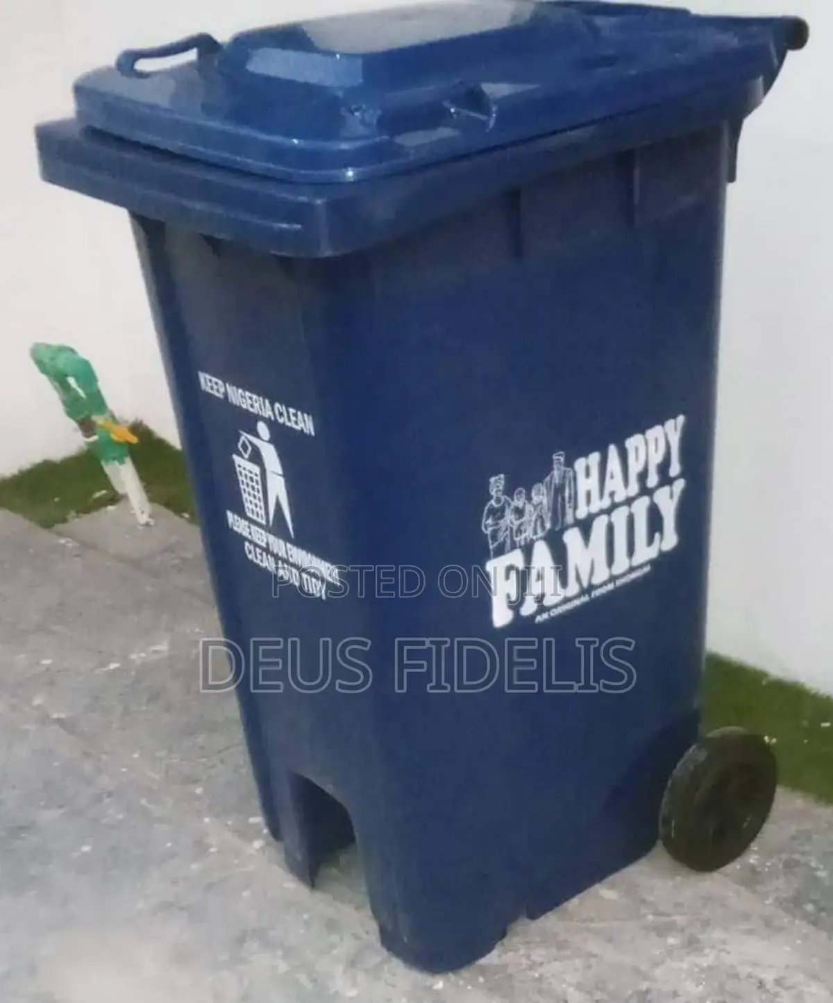 Dust Bin/Trash Can With Wheels